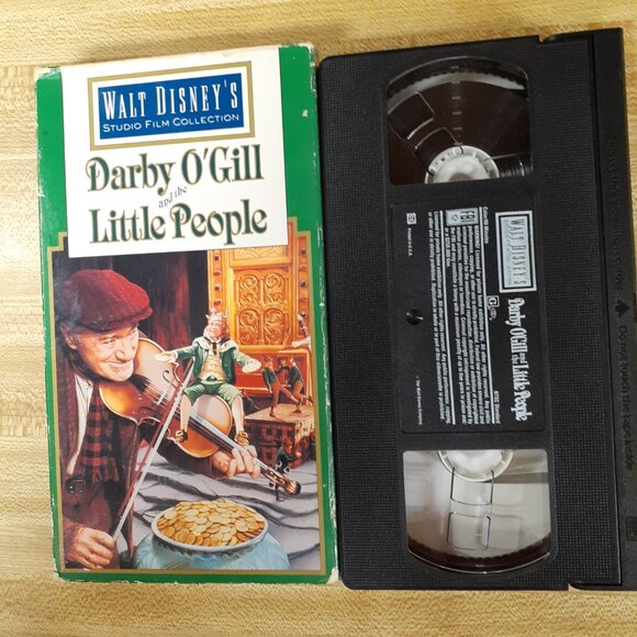 Darby O'Gill And The Little People 1959 VHS Walt Disney Studio Film Collection - Picture 7 of 10